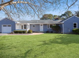 25 Hampton Harbor Rd, Hampton Bays, NY 11946