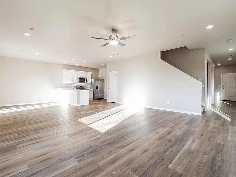 7320 Crystal Ave — Photo 5