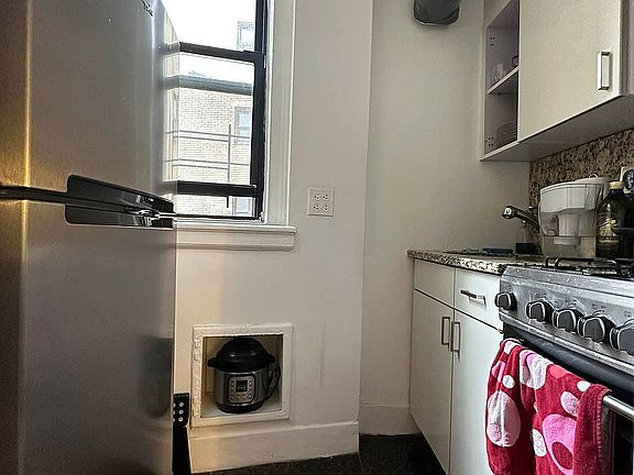 5th image of 455 W 34th St APT 3E
