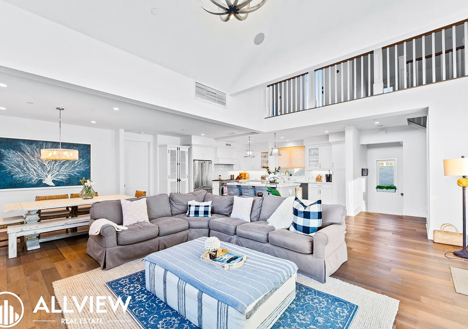 Gorgeous 3 bed 3.5 bathroom home available month to month in the highly desired city of Corona De... — Photo 3