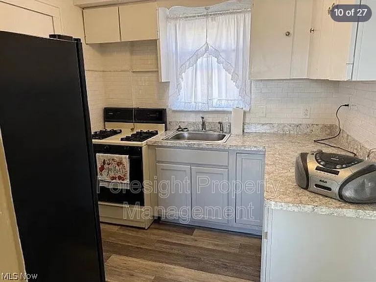 692 W Thornton St — Photo 16