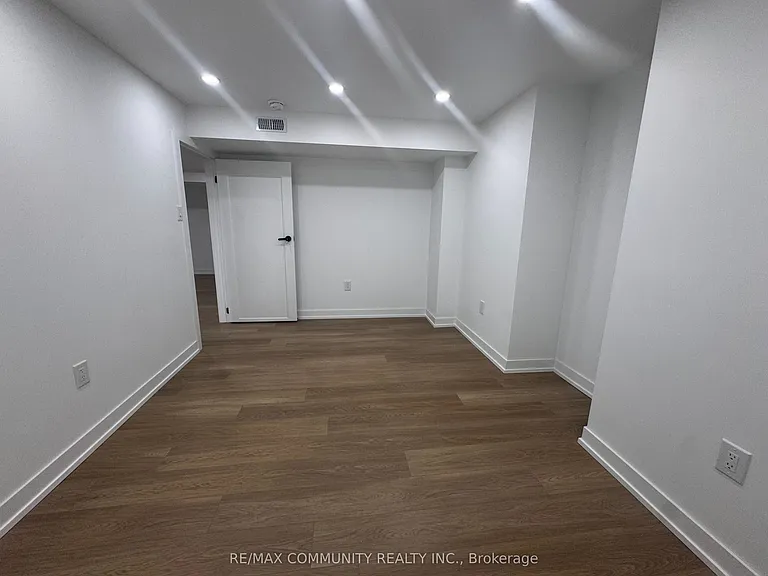 43 Terry Cres #BASEMENT — Photo 18