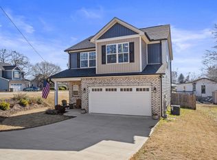 220 B St, Greer, SC 29651