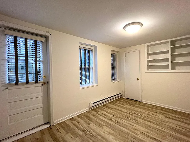 903 1/2 C St NE #B — Photo 10