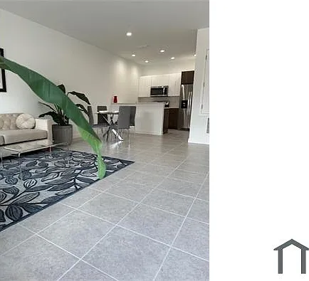 2 bed, 1050 sqft, $1,600 — Photo 2