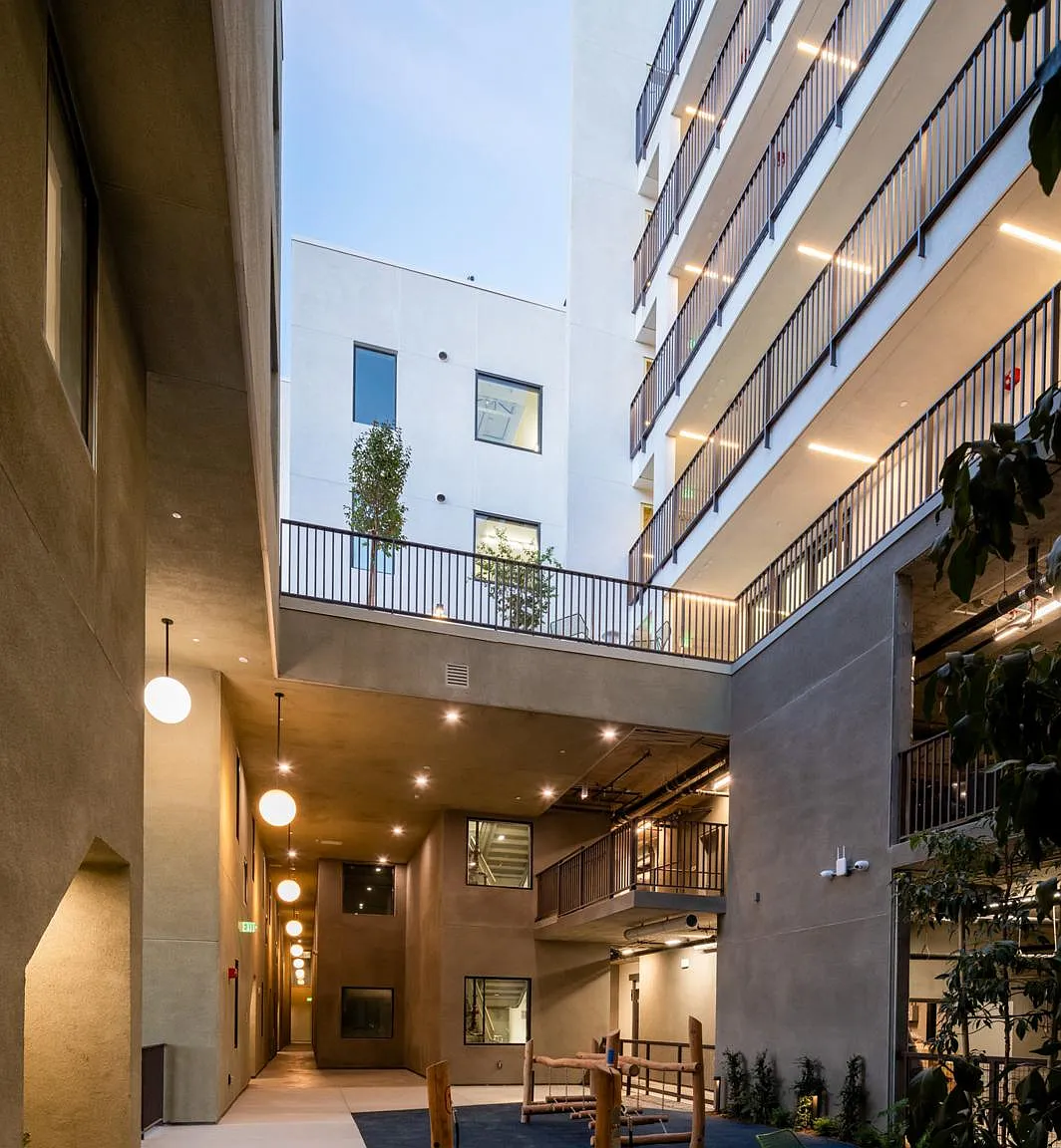 Woodlake Apartments — Photo 3