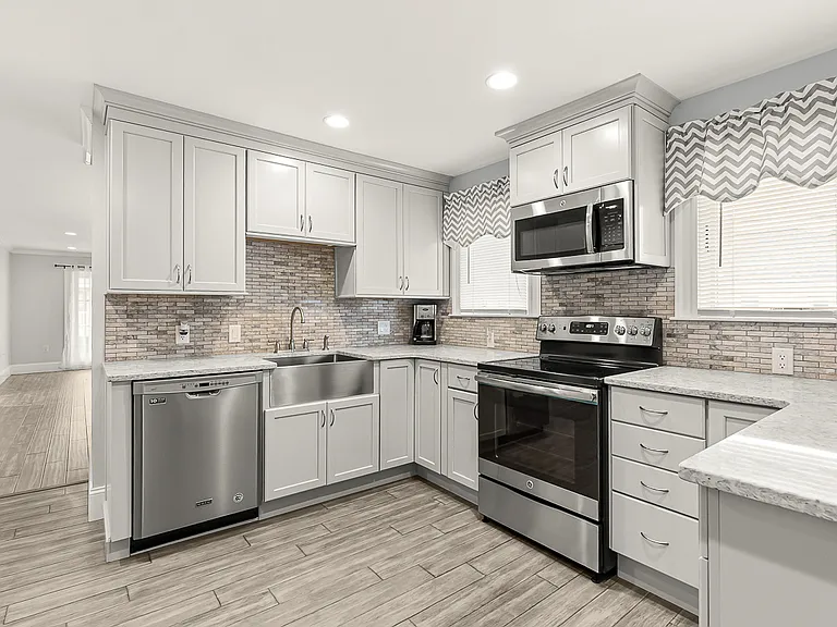 72 Windsor Rd #2 — Photo 7