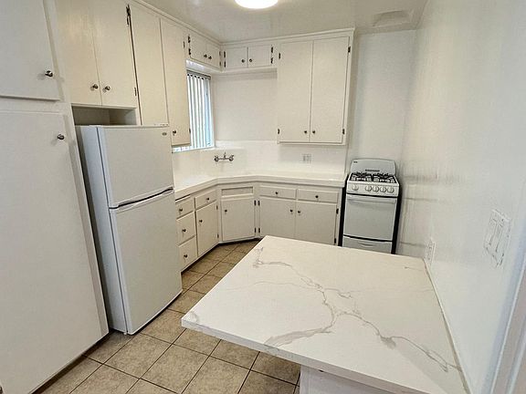 2nd image of 656 S Cochran Ave APT 3