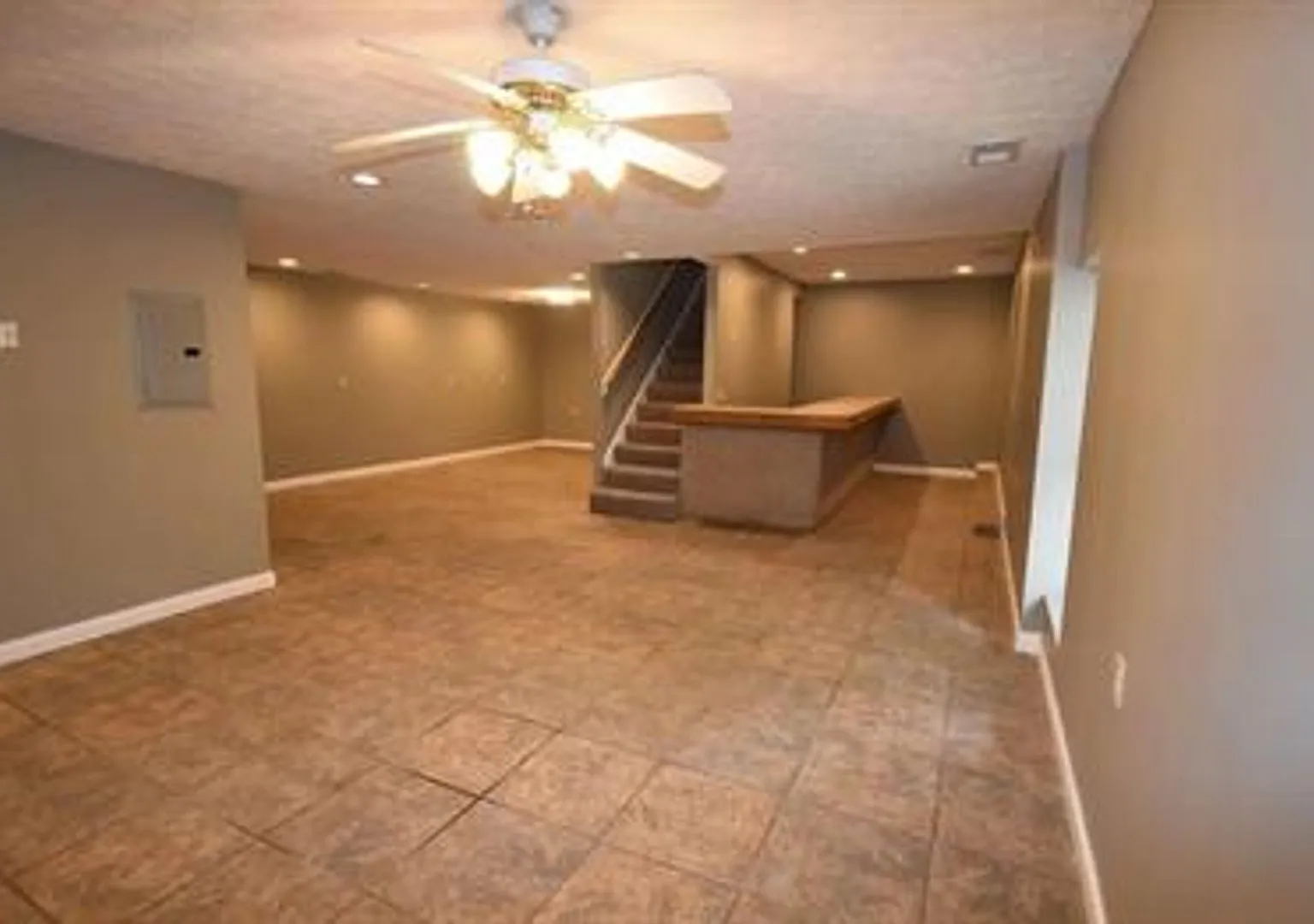516 Pearl Ave - College Rental — Photo 3
