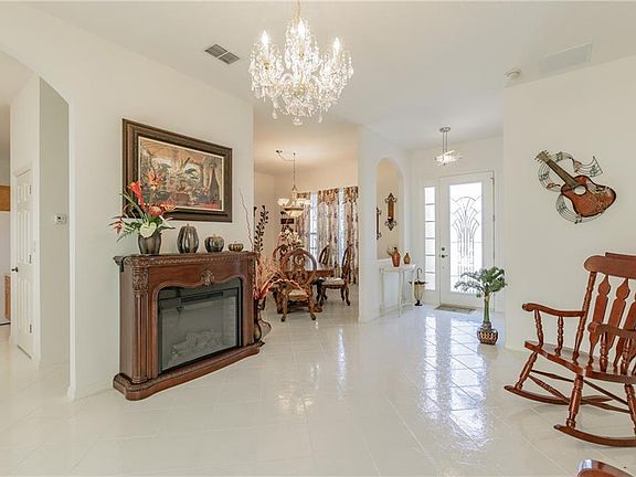 5th image of 2944 Majestic Isle Dr