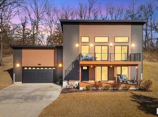 1157 Waverly Rd, Davenport, IA 52804