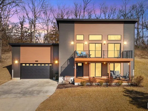1157 Waverly Rd, Davenport, IA 52804
