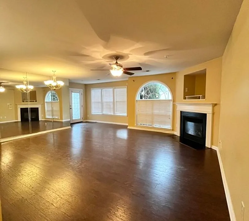 4702 Pennoak Ln