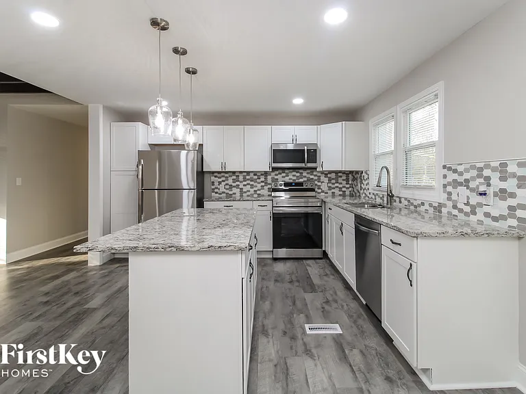 218 Friendway Rd — Photo 4