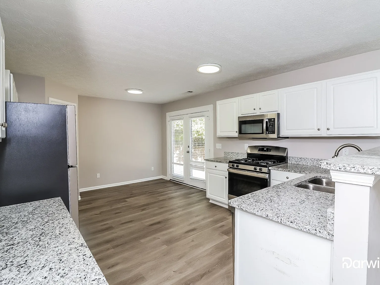 4 bed, 3.0 bath, 2453 sqft, $2,215 — Photo 4