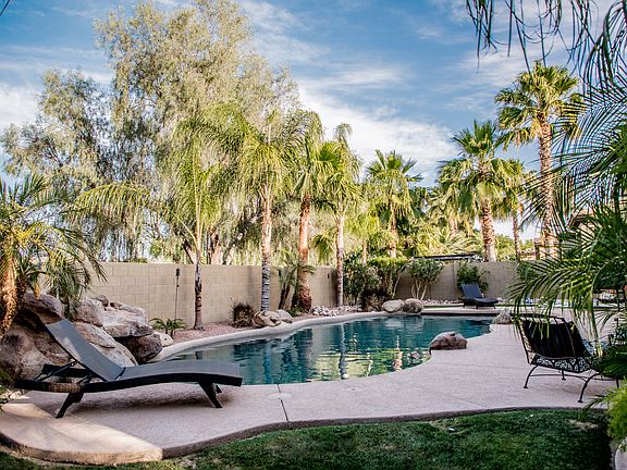 4th image of 2609 S Pinnacle Dr