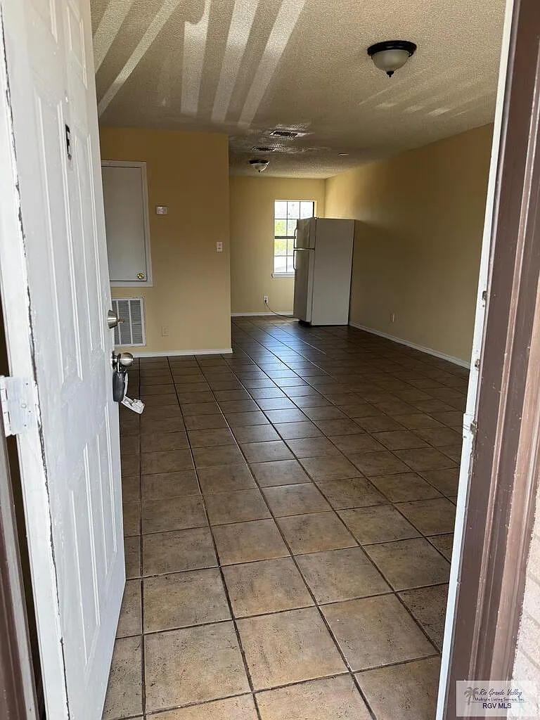 2 bed, 1.0 bath, 775 sqft, $815 — Photo 3
