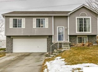 7806 Howell St, Omaha, NE 68122
