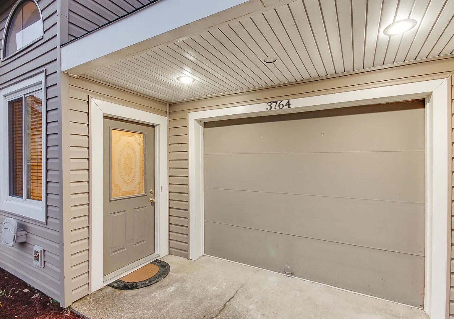 Surprisingly Spacious 3-Story Townhome With Garage and Huge Back Yard — Photo 4
