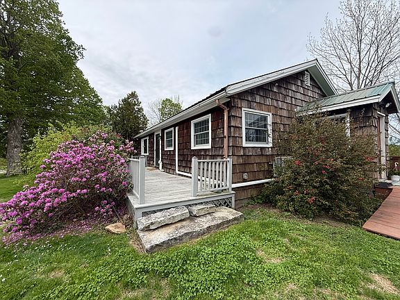2nd image of 282 N Parish Road