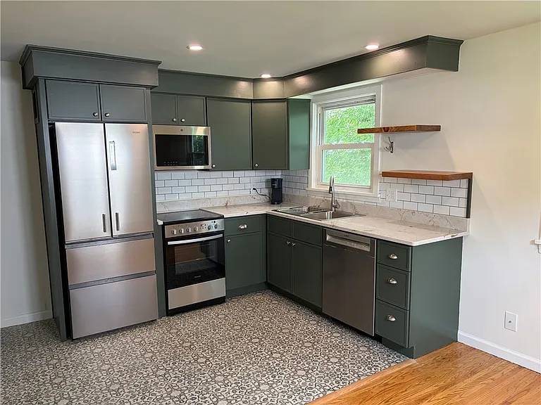 18 Briggs Ave #18 — Photo 6