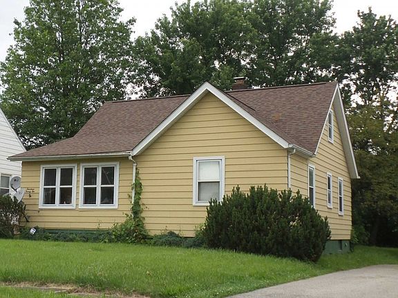 3rd image of 1422 Douglas Ave