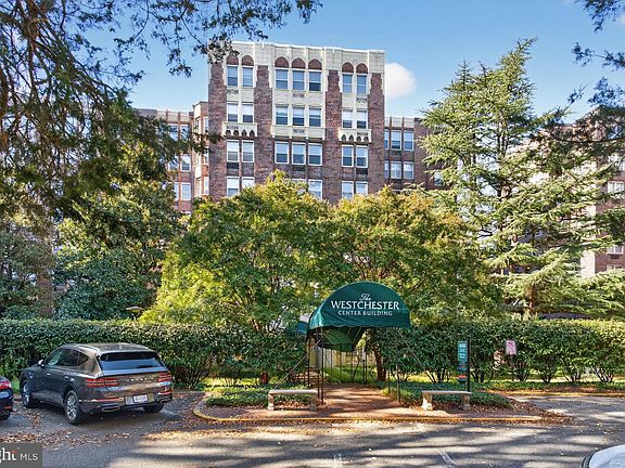 4th image of 4000 Cathedral Ave NW APT 17B