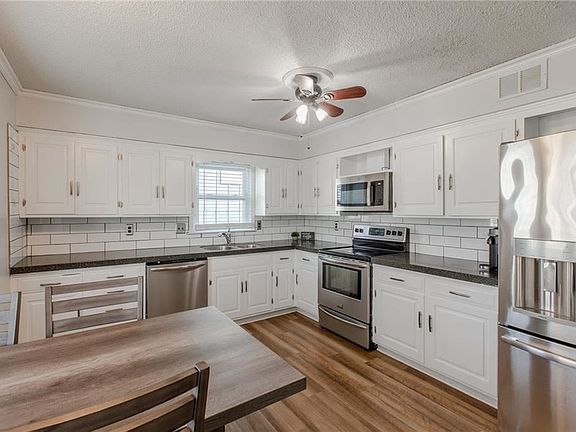 5th image of 9347 Cottonwood St