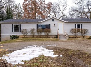 6859 Saline Dr, Waterford, MI