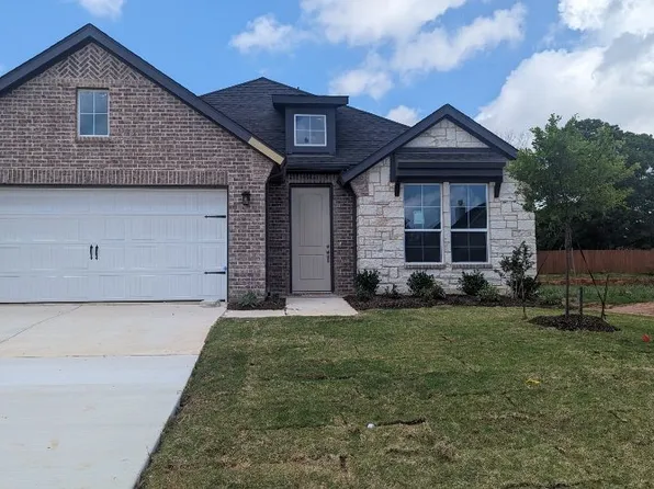 1305 Hickory Ct, Weatherford, TX 76086