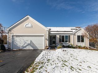 1120 Stonegate Rd, Algonquin, IL 60102