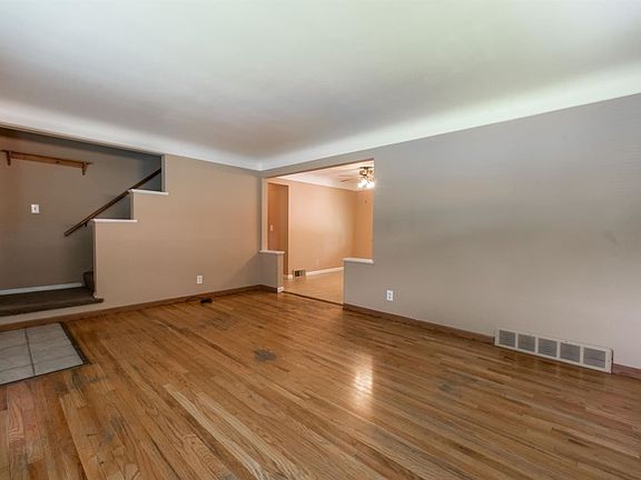 3rd image of 1115 Tassie Ln