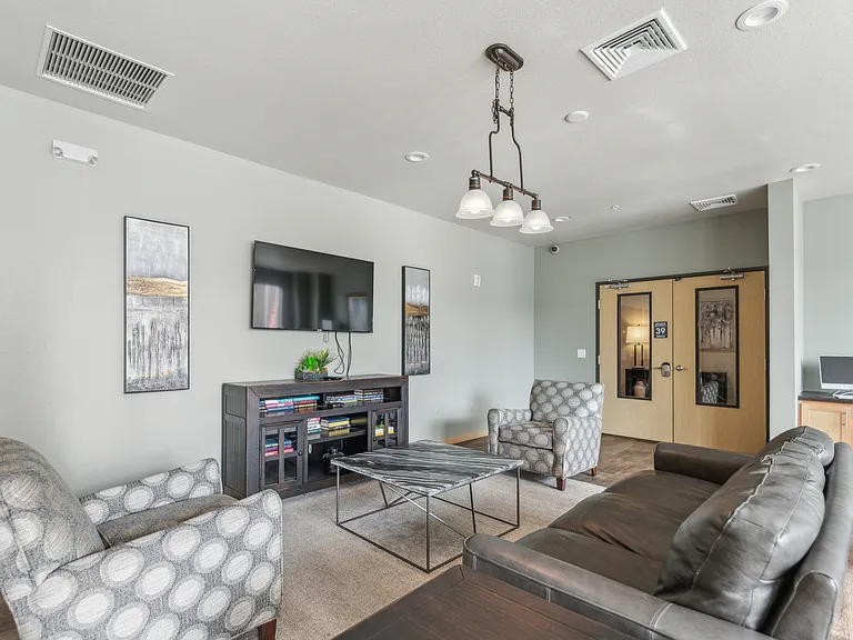 35 Seward Ave NW — Photo 3