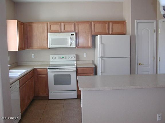 4th image of 945 E Runaway Bay Pl