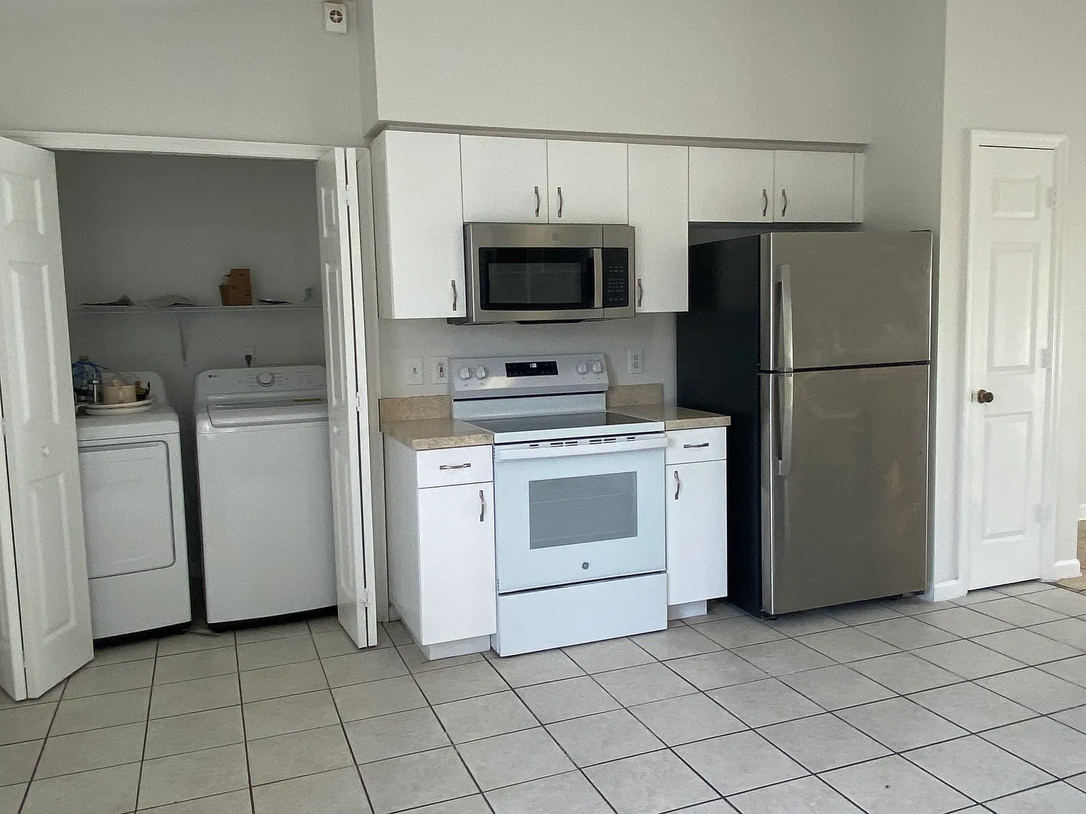 3 bed, 1441 sqft, $2,400 — Photo 4