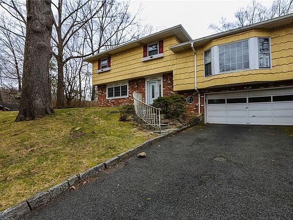 2nd image of 3 Cayuga Ln