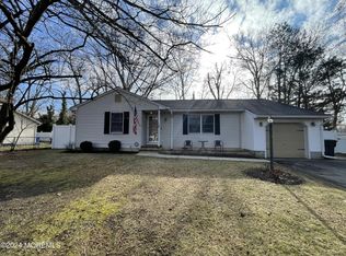 8 Germania Ct, Toms River, NJ 08755