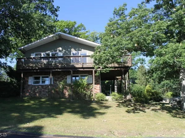 29 Elba Ave, Hopatcong Boro, NJ 07843
