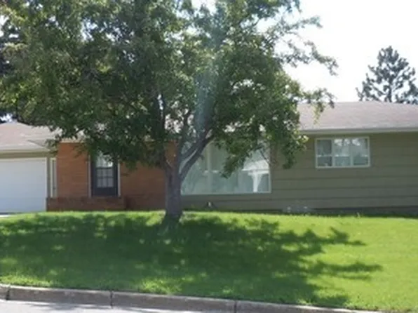 House- NW, 1006 Valley View Dr #1, Minot, ND 58703