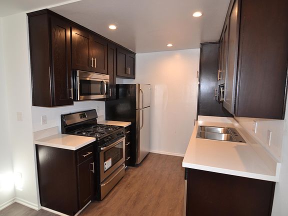 3rd image of 1532 Granville Ave APT 102