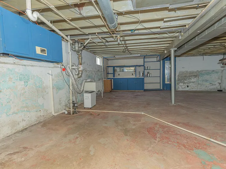 1910 N Weinbach Ave — Photo 22
