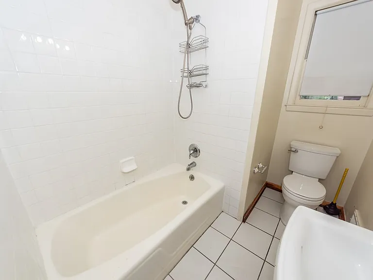 453 Wade Hampton Dr — Photo 3