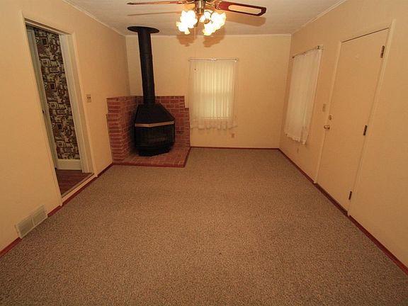 4th image of 7811 Lincoln Ave