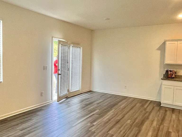173 Swindon Dr — Photo 9