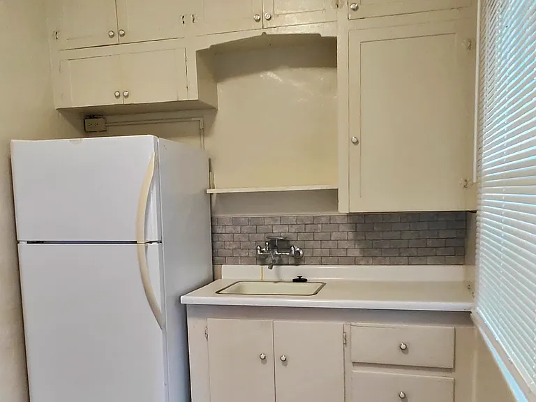 720 7th St #4 — Photo 7