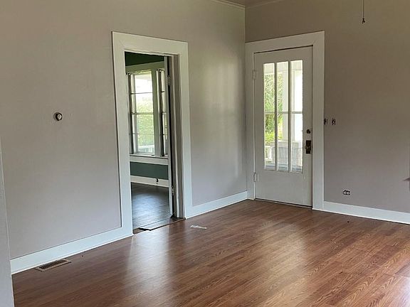 3rd image of 901 W Taylor St