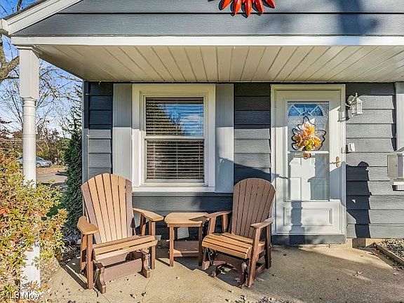 4th image of 383 White Oak Dr