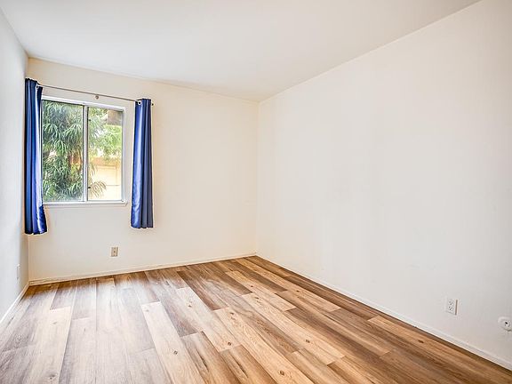 3rd image of 118 Marina Ave