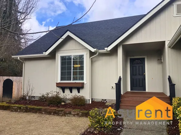 132 SW Verstappen Ln, Grants Pass, OR 97526