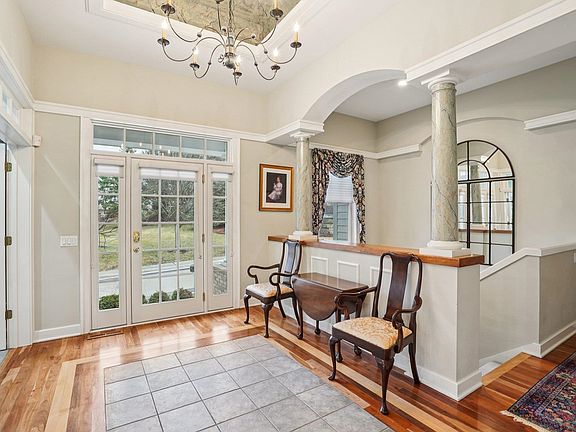 4th image of 1 Settler Hill Cir